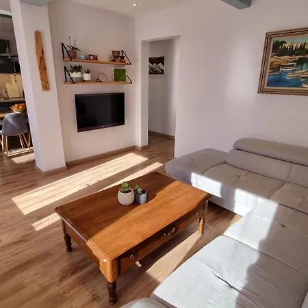Apartment T3 Au Calme A Deux Pas De La *